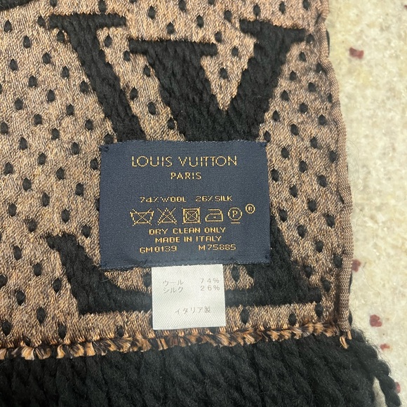 Louis Vuitton Logomania Jungle Scarf - Picture 5 of 6